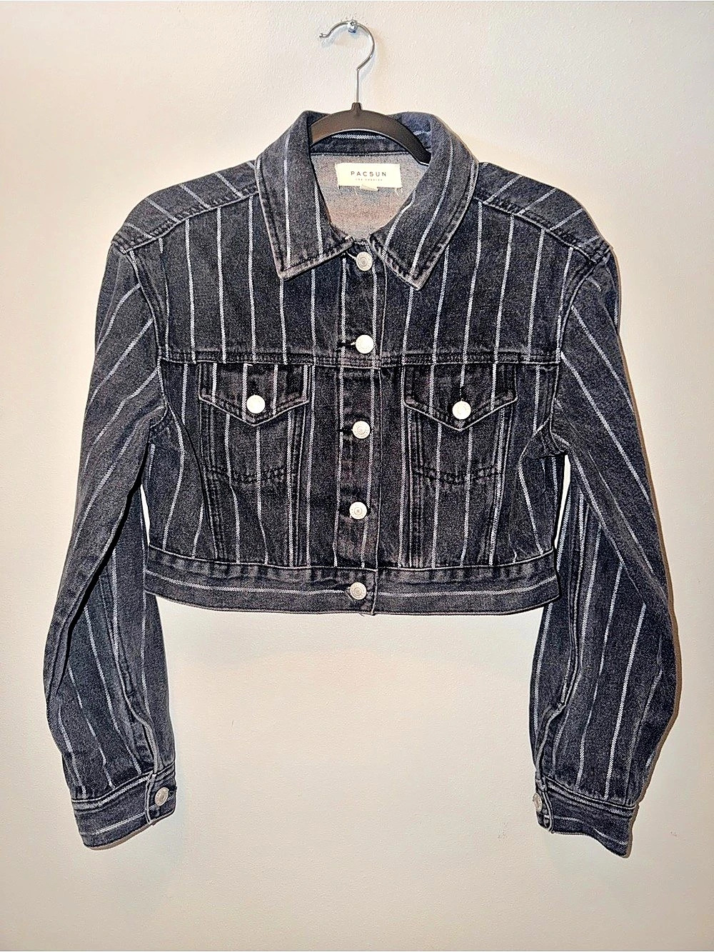 PacSun "Salem" Black Stripe Cropped Trucker Denim Jacket XS/S 90s grunge